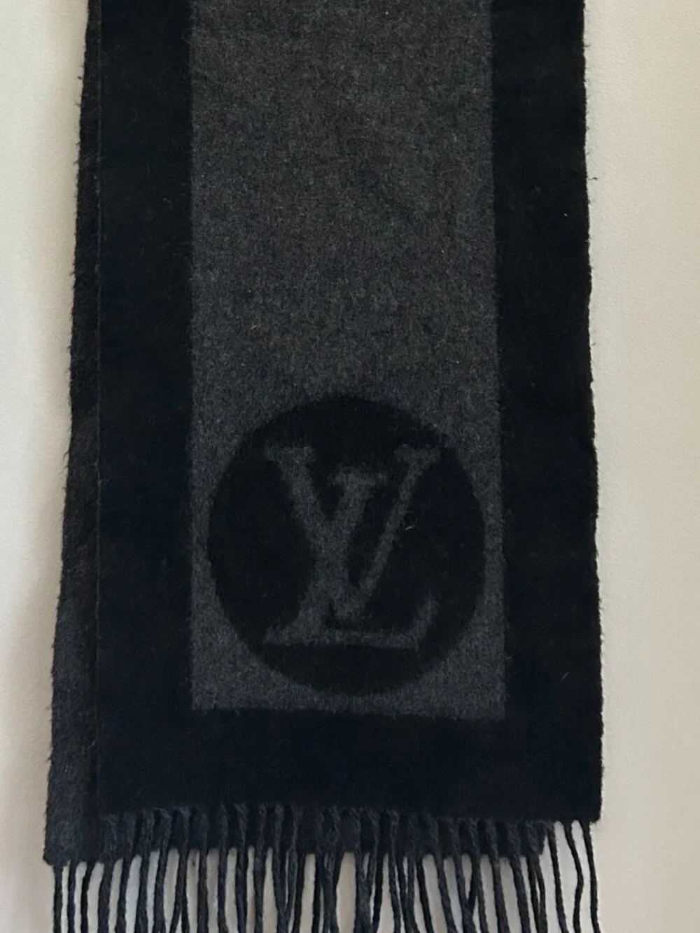 Louis Vuitton Black & Gray Echarpe Cardiff Scarf